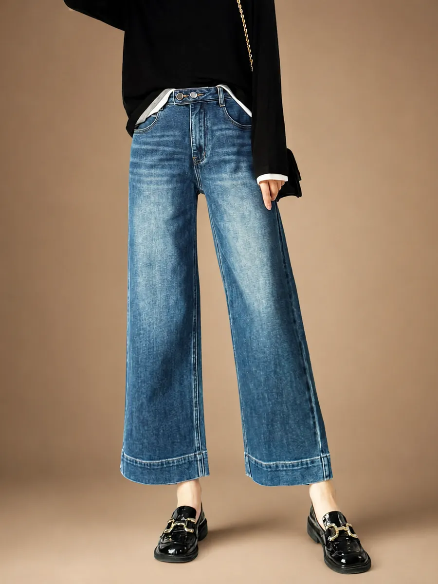 Cropped wide-leg jeans with loafers